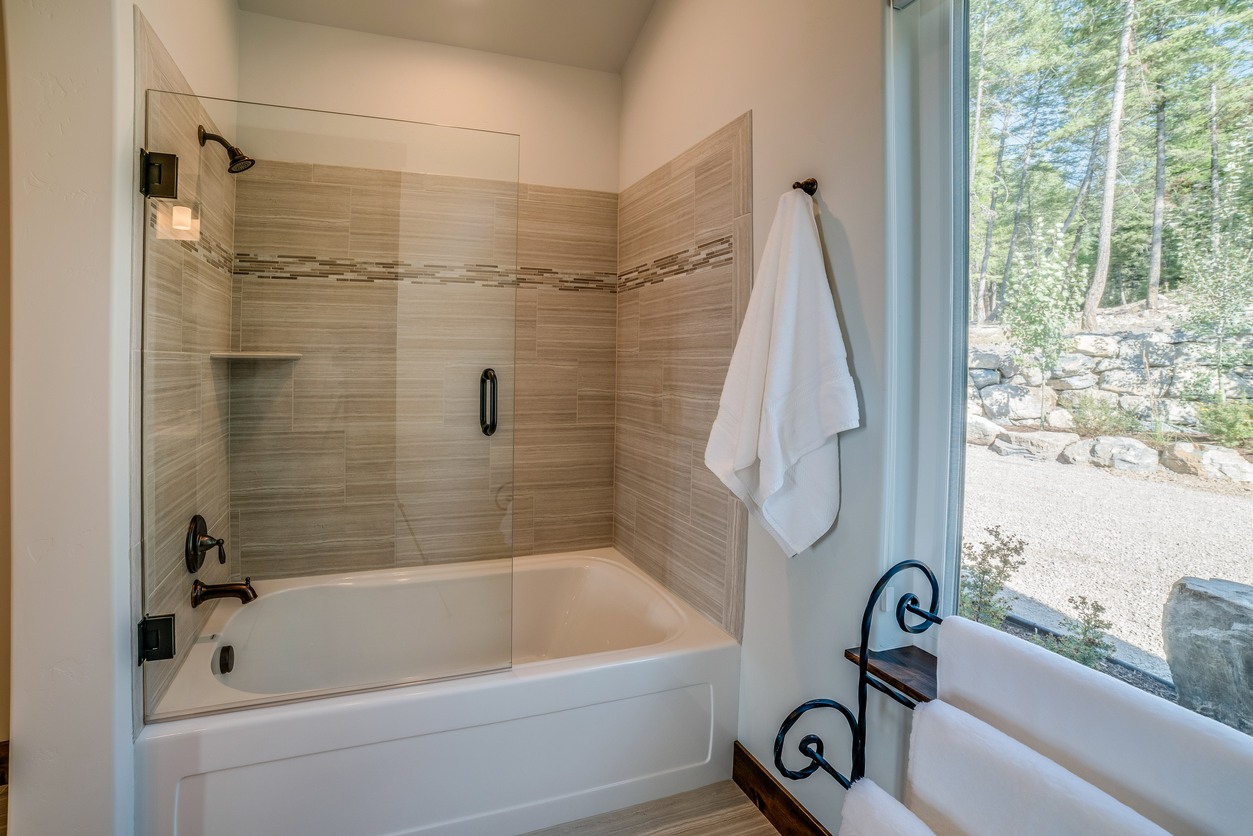 Shower & Tub Installation in Hills